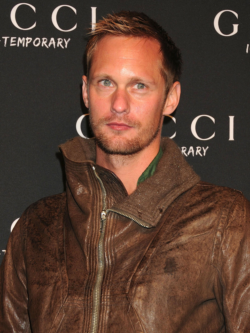 http://www.theplace.ru/archive/alexander_skarsgard/img/alexander_skarsgard_-19.jpg