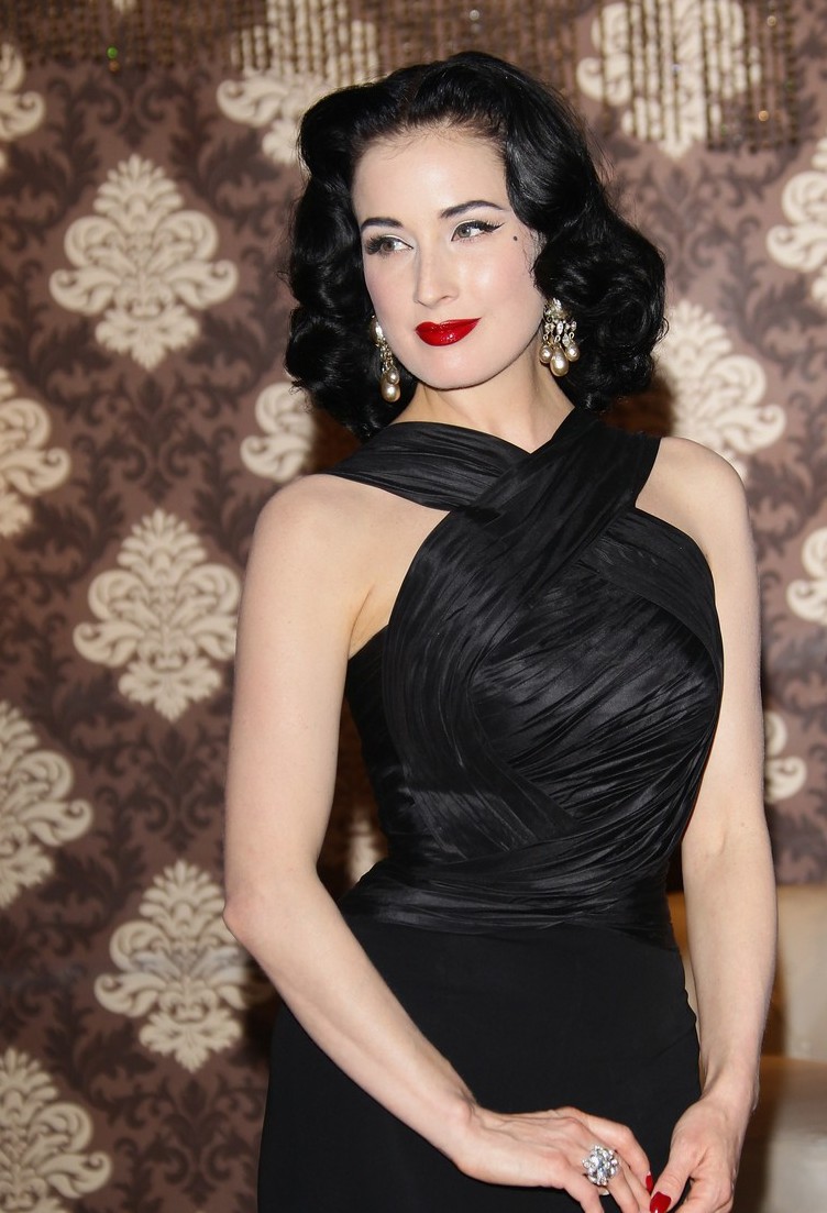 http://www.theplace.ru/archive/dita-von-teese/img/dita_von_teese_coint-2.jpg