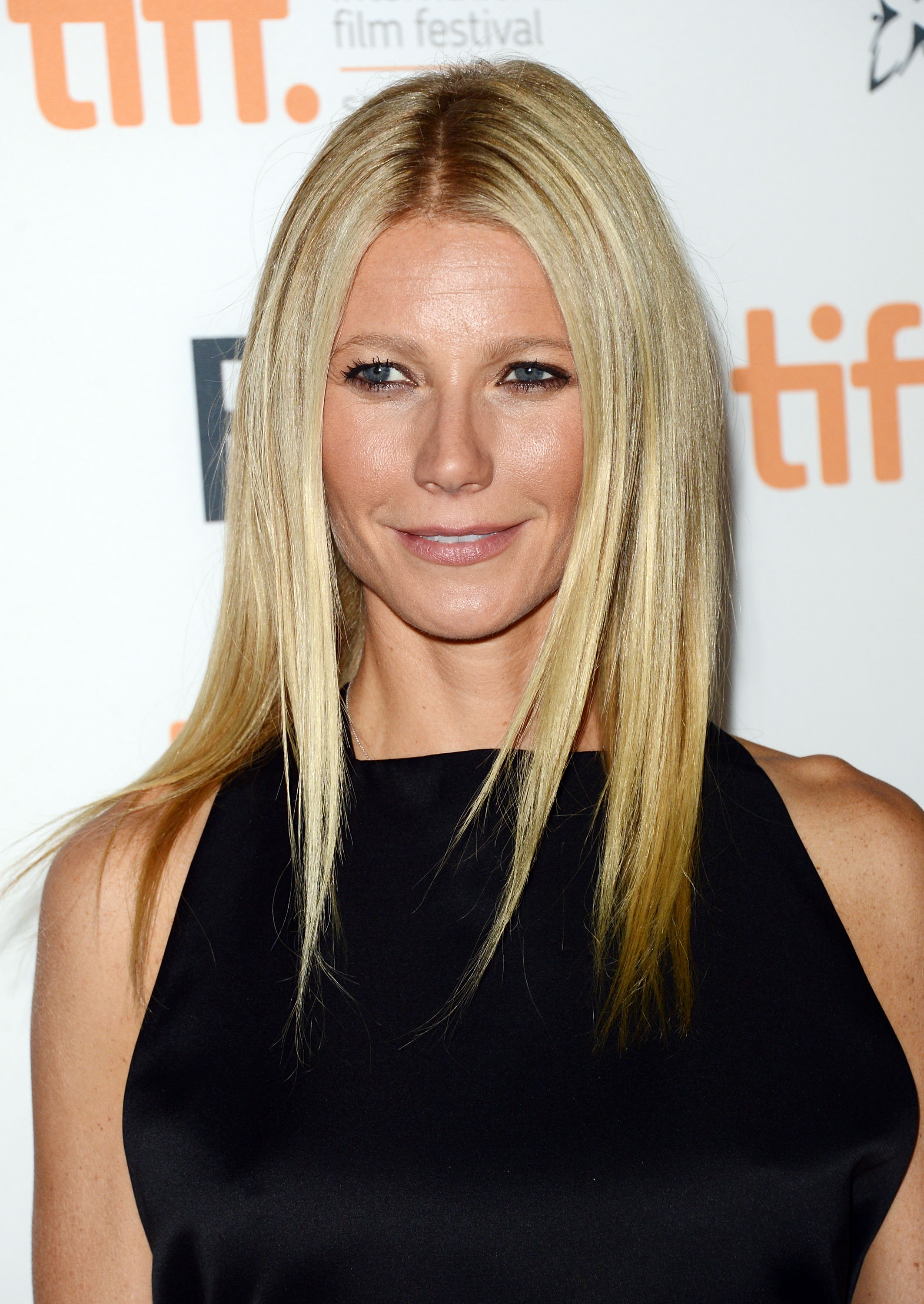 http://www.theplace.ru/archive/gwynet_paltrow/img/www_bruce_juice_com_-206.jpg