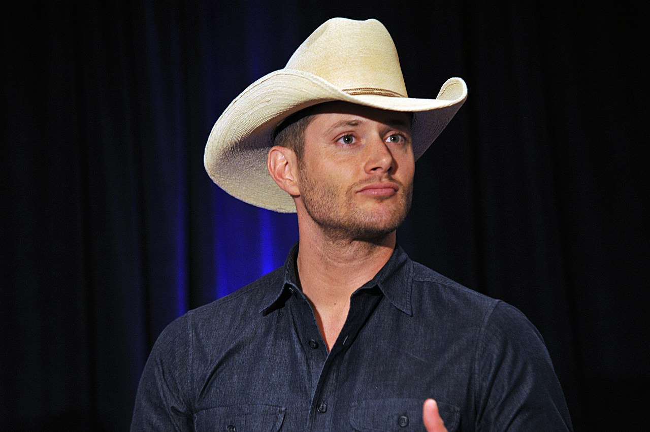 http://www.theplace.ru/archive/jensen_ackles/img/hx2mpnfcsxe.jpg