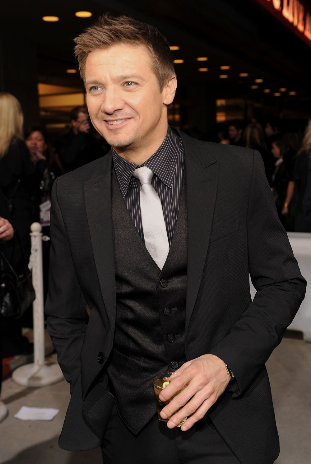 http://www.theplace.ru/archive/jeremy_renner/img/spirit_awards_10a_je.jpg