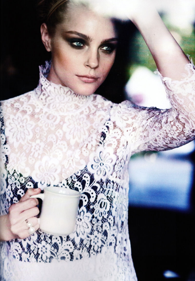 http://www.theplace.ru/archive/jessica_stam/img/1-158.jpg