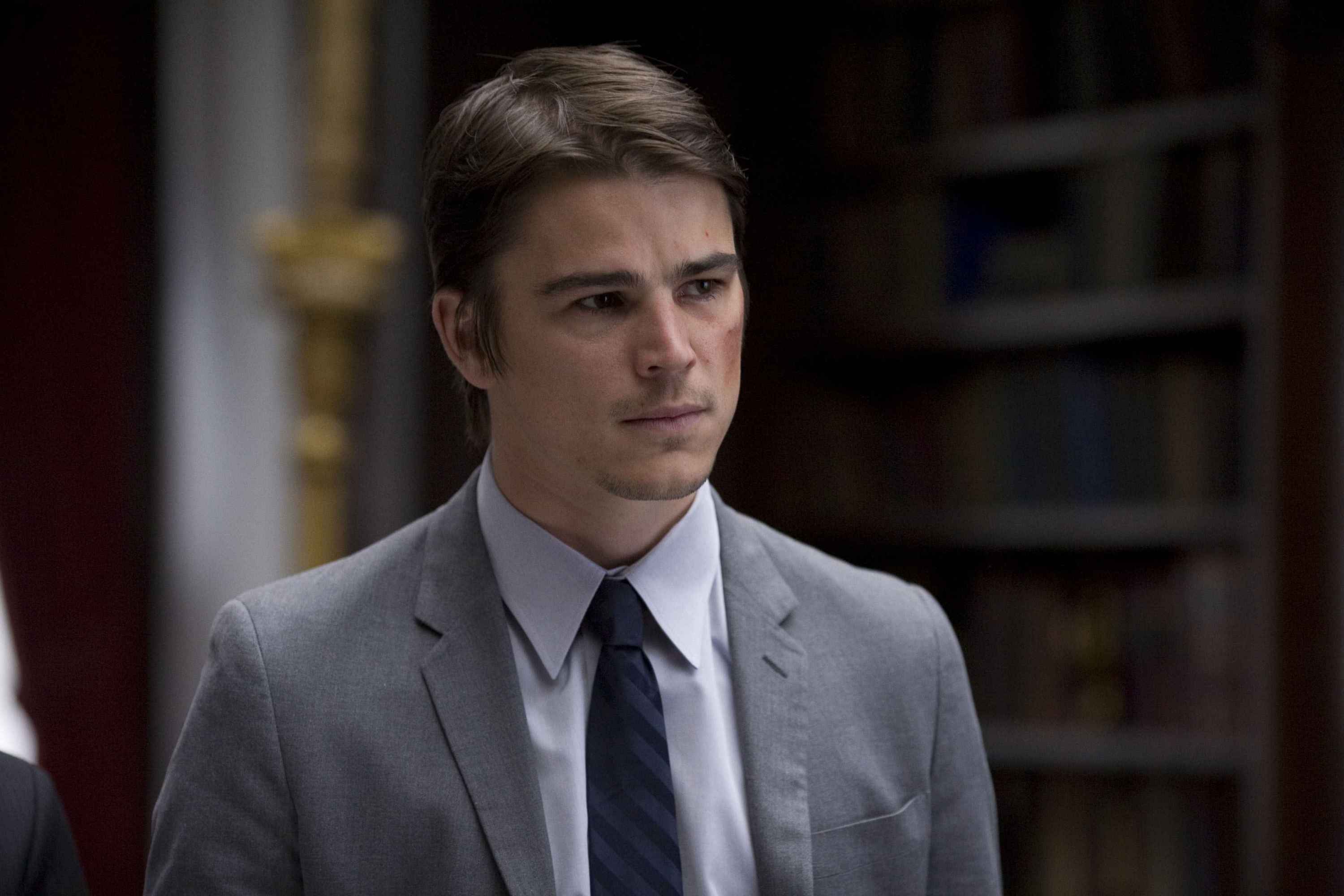 http://www.theplace.ru/archive/josh_hartnett/img/2008_august_001.jpg