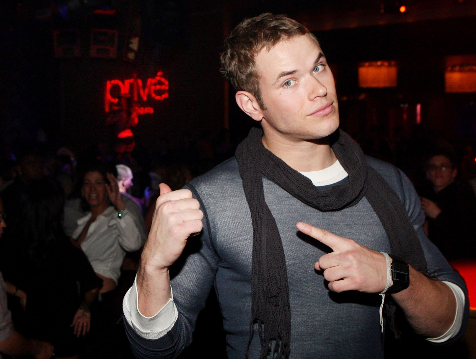 http://www.theplace.ru/archive/kellan_lutz/img/3-142.jpg