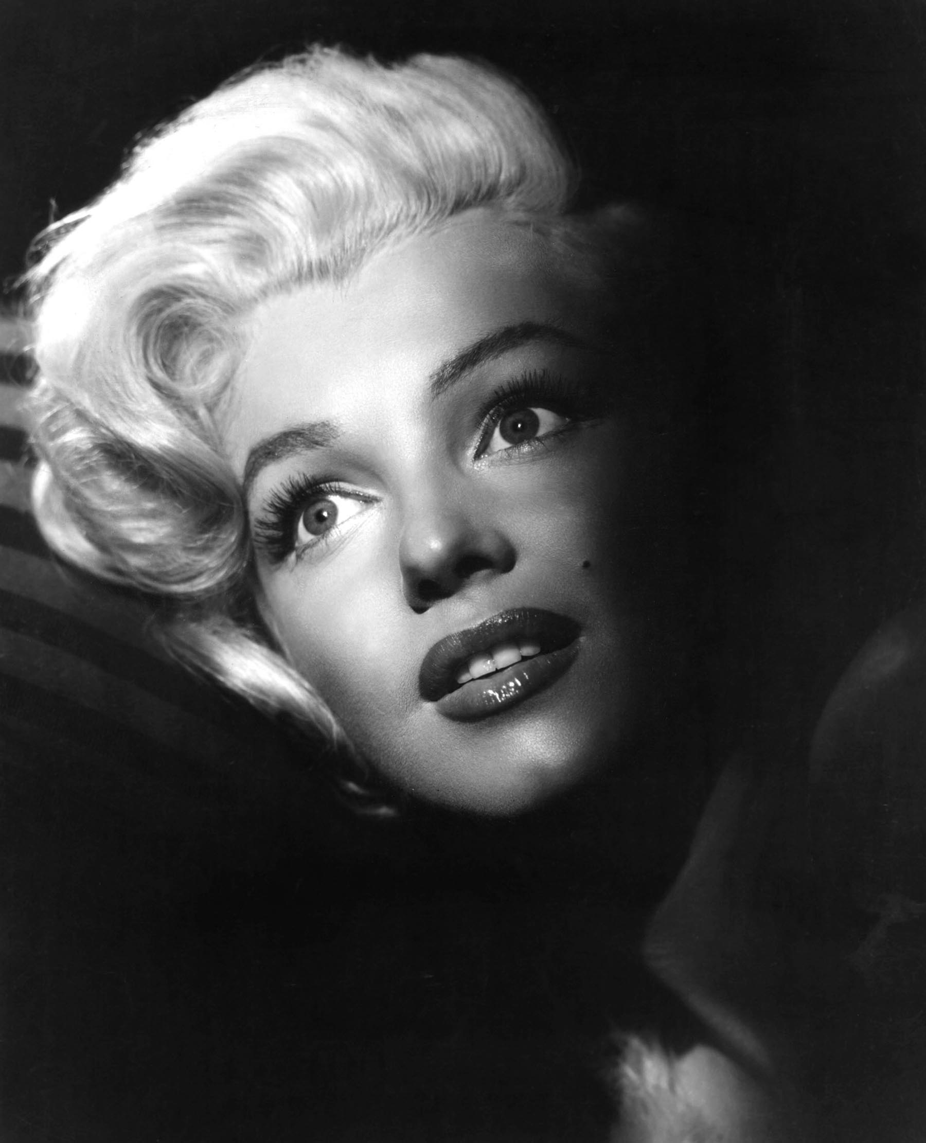 Смотреть фотографию Marilyn Monroe.
