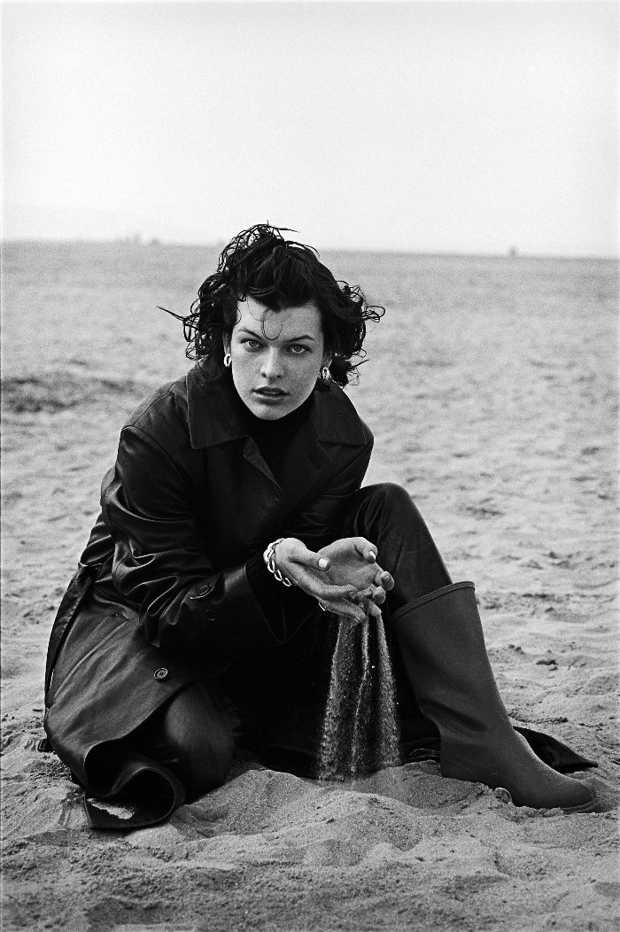 http://www.theplace.ru/archive/milla_jovovich/img/003-20.jpg