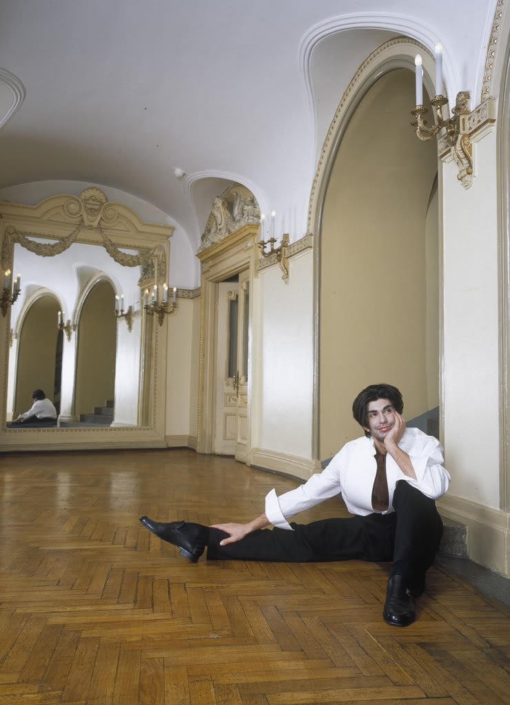 http://www.theplace.ru/archive/nikolai_tsiskaridze/img/013_0.jpg