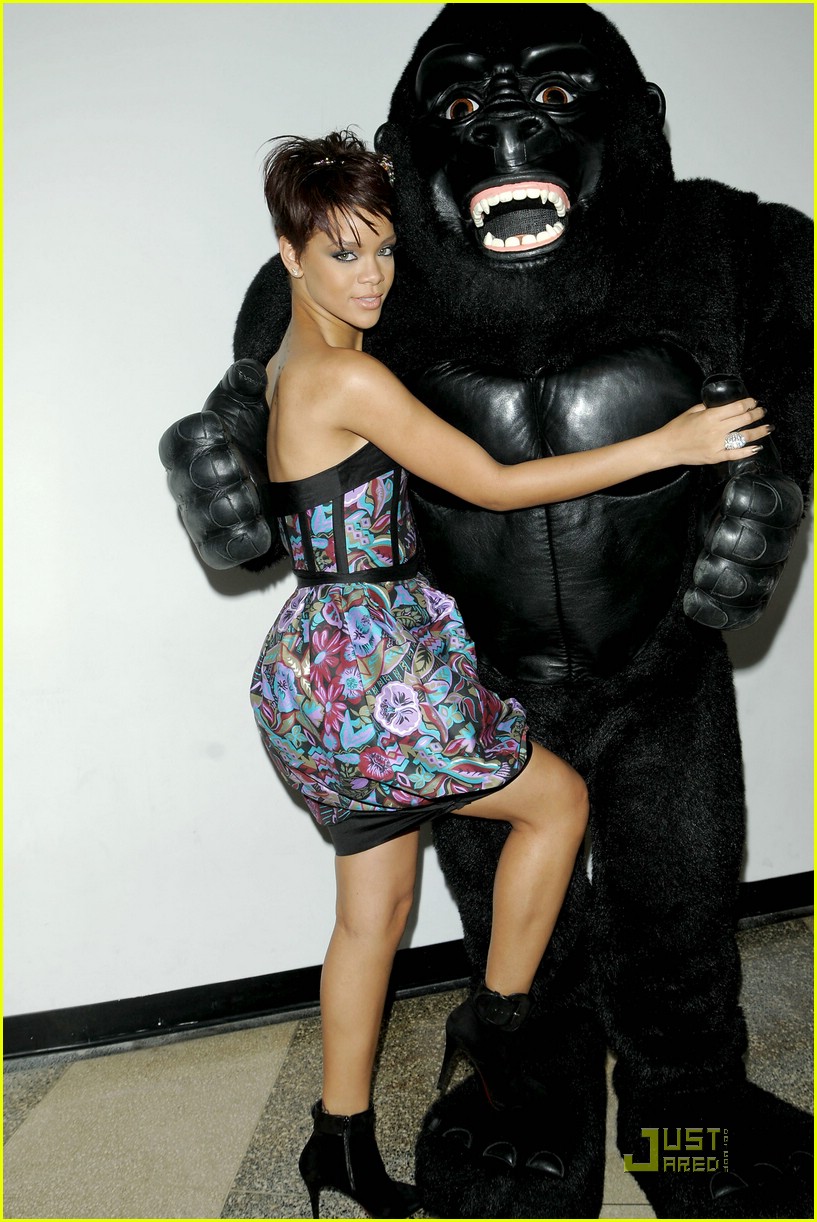  (Rihanna)