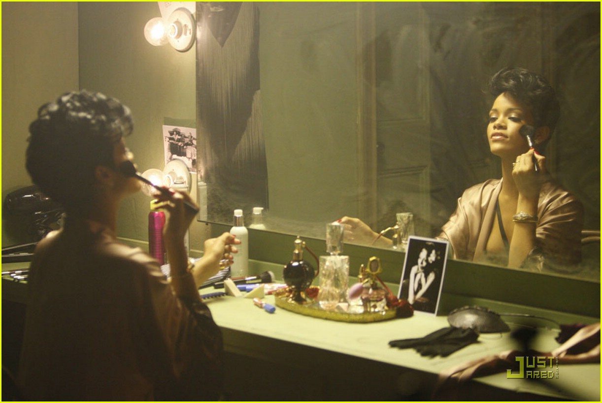  (Rihanna)