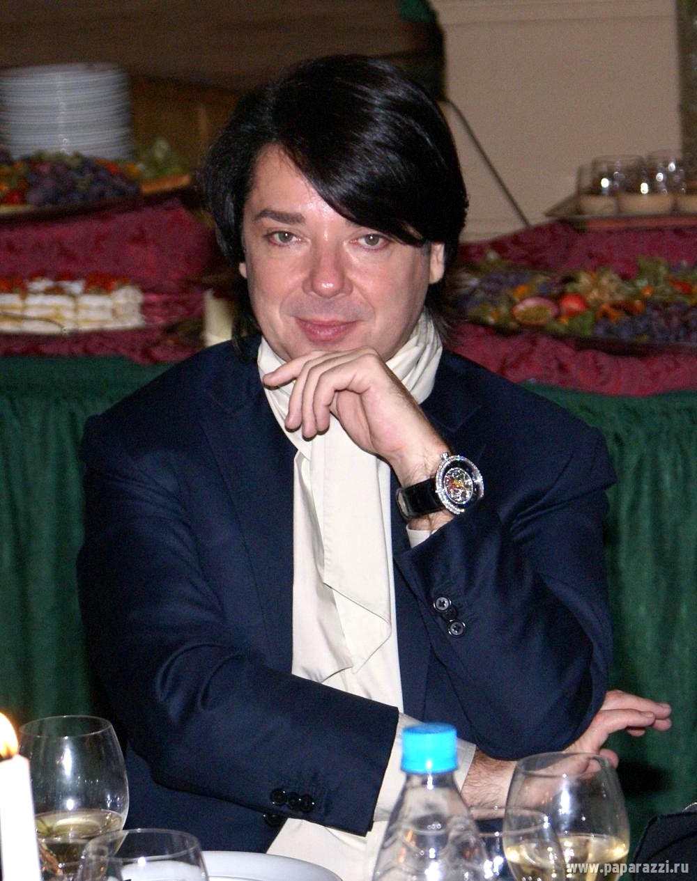http://www.theplace.ru/archive/valentin_yudashkin/img/42_fullsize-1.jpg