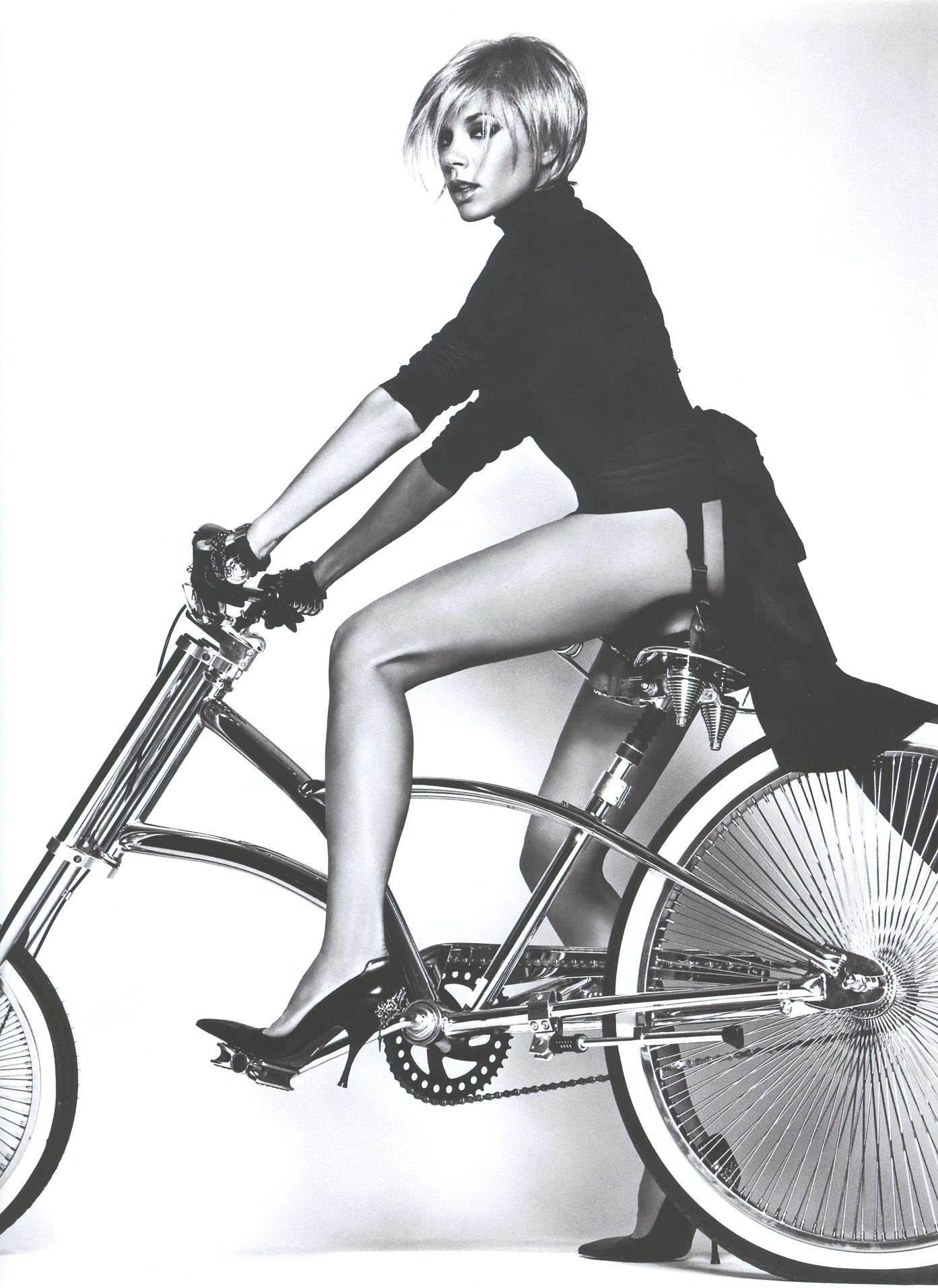   (Victoria Beckham)