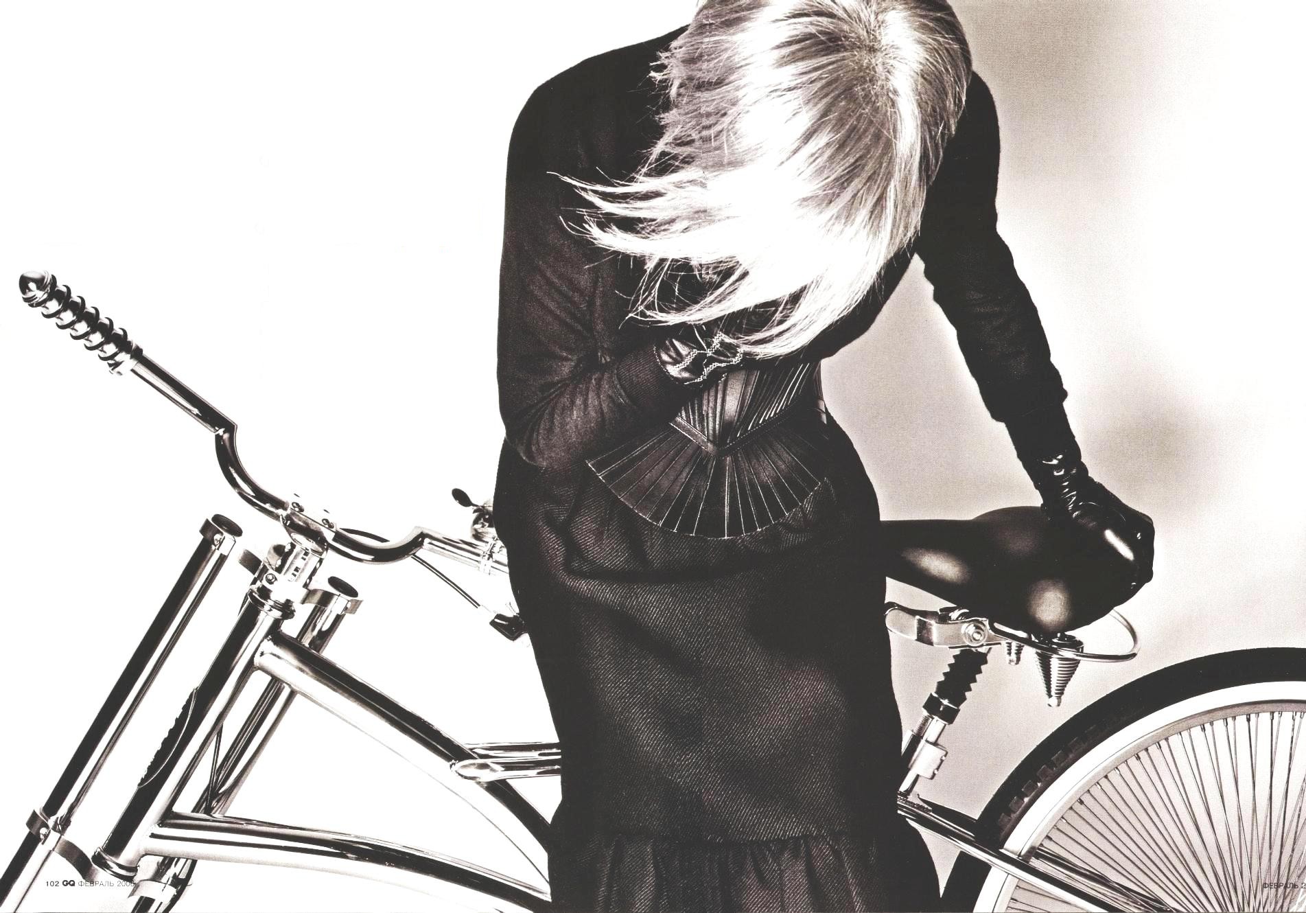   (Victoria Beckham)