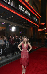 Aimee Teegarden – Rings Premiere in LA фото №937873