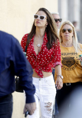 Alessandra Ambrosio at the Gucci store on Rodeo Drive in Beverly Hills фото №1062083