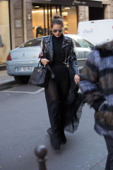 Alessandra Ambrosio out in Paris фото №926060