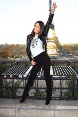 Alessandra Ambrosio – Promoting Victoria’s Secret Fashion Show in Paris фото №926347