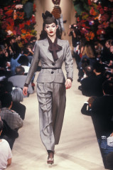 Alice Dodd ~ Yves Saint Laurent S/S 1995 Couture фото №1371197