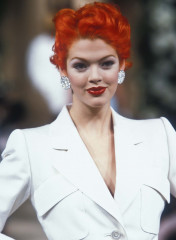 Alice Dodd ~ Yves Saint Laurent S/S 1996 couture фото №1375194