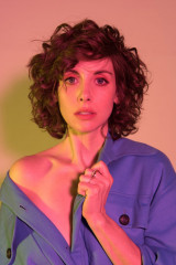 Alison Brie for Nylon Magazine, December 2017/January 2018 фото №1027173