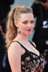 Amanda Seyfried – “First Reformed” Premiere at the Venice Festival in Italy фото №991907