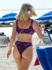 AMY HART in Bikini on the Beach in Barbados 10/31/2019 фото №1239843