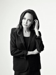 Angelina Jolie - The Hollywood Reporter Photoshoot 11/10/2017 фото №1020257