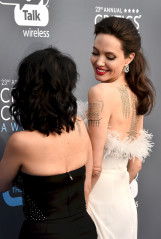 Angelina Jolie - Critics Choice Awards 01/11/2018 фото №1030213