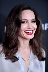 Angelina Jolie – Hollywood Film Awards 2017 in Los Angeles фото №1009830