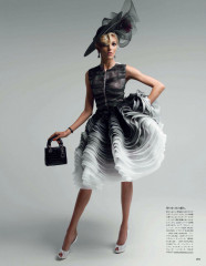 Anja Rubik ~ Vogue Japan May 2012 by Patrick Demarchelier фото №1375318
