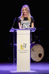 Annabelle Wallis - NET-A-PORTER and MR PORTER Partner With Letters Live 02/26/18 фото №1047457