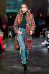 Anne Vyalitsyna - Veronica Beard Autumn/Winter 2020 Fashion Show in New York фото №1247590