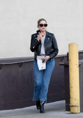 Ashley Benson – Out in West Hollywood фото №1114617