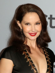 Ashley Judd at Instyle and Warner Bros Golden Globes After-party in Los Angeles  фото №1029175