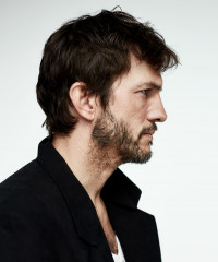Ashton Kutcher - For Esquire Magazine 2023  фото №1369085