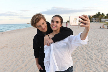 Bailee Madison Photoshoot With Her Boyfriend Alex Lange – Fort Lauderdale  фото №959447
