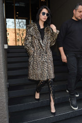 Bella Hadid in Leopard Print Coat Leaving her hotel in Milan фото №942719