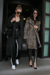 Bella Hadid in Leopard Print Coat Leaving her hotel in Milan фото №942721