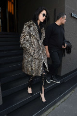 Bella Hadid in Leopard Print Coat Leaving her hotel in Milan фото №942720