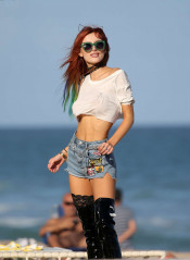 Bella Thorne in Jeans Shorts at the Beach in Miami фото №929774