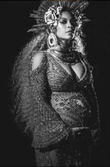 Beyonce – Performs at 59th GRAMMY Awards in Los Angeles фото №940466