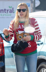 Busy Philipps Wears Christmas Sweater  фото №1127461