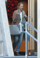 Cameron Diaz at office building in Century City фото №929561