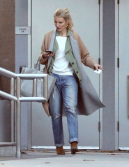 Cameron Diaz at office building in Century City фото №929560