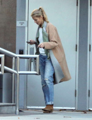 Cameron Diaz at office building in Century City фото №929559