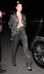 Candice Swanepoel – Harper’s Bazaar ICONS Party in New York  фото №994552