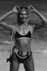 Candice Swanepoel for Rhode фото №1386810