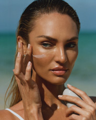 Candice Swanepoel for Rhode Skin фото №1386458