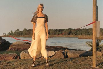 Caroline Trentini - for Vogue USA, by Jamie Hawkesworth фото №976395