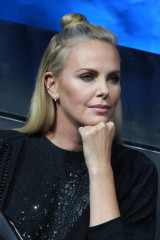 Charlize Theron – The Fate of the Furious Press Conference in Beijing фото №950113