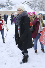 Charlize Theron – Women’s March on Main Street Park City in Park City фото №934844